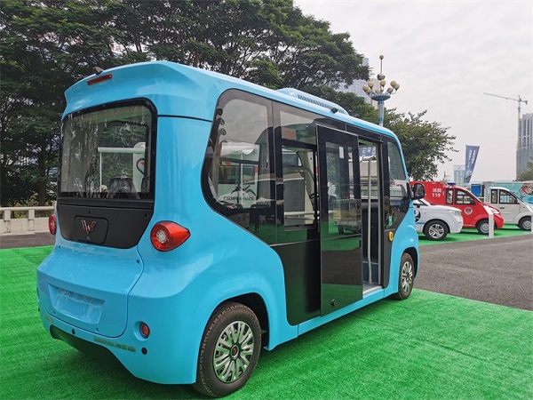 八座观光车